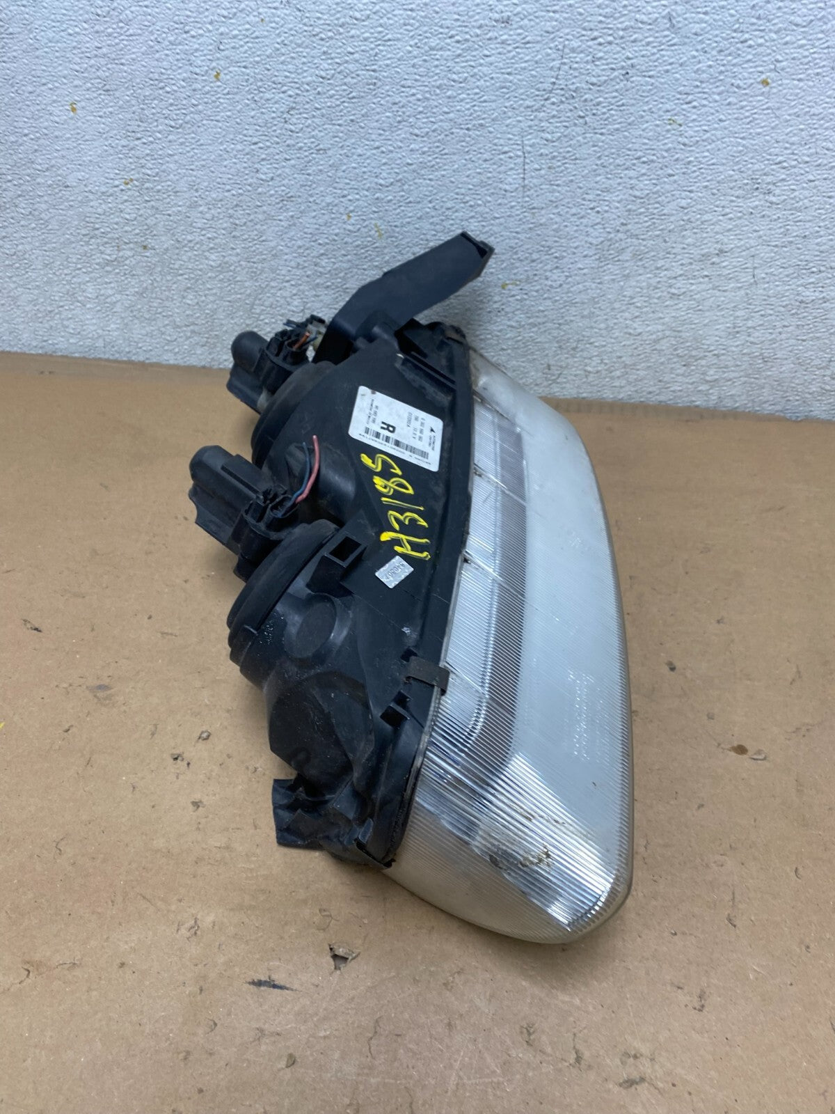 2000 to 2002 Saturn L Series Headlight Right RH Passenger Side H3185 DG19