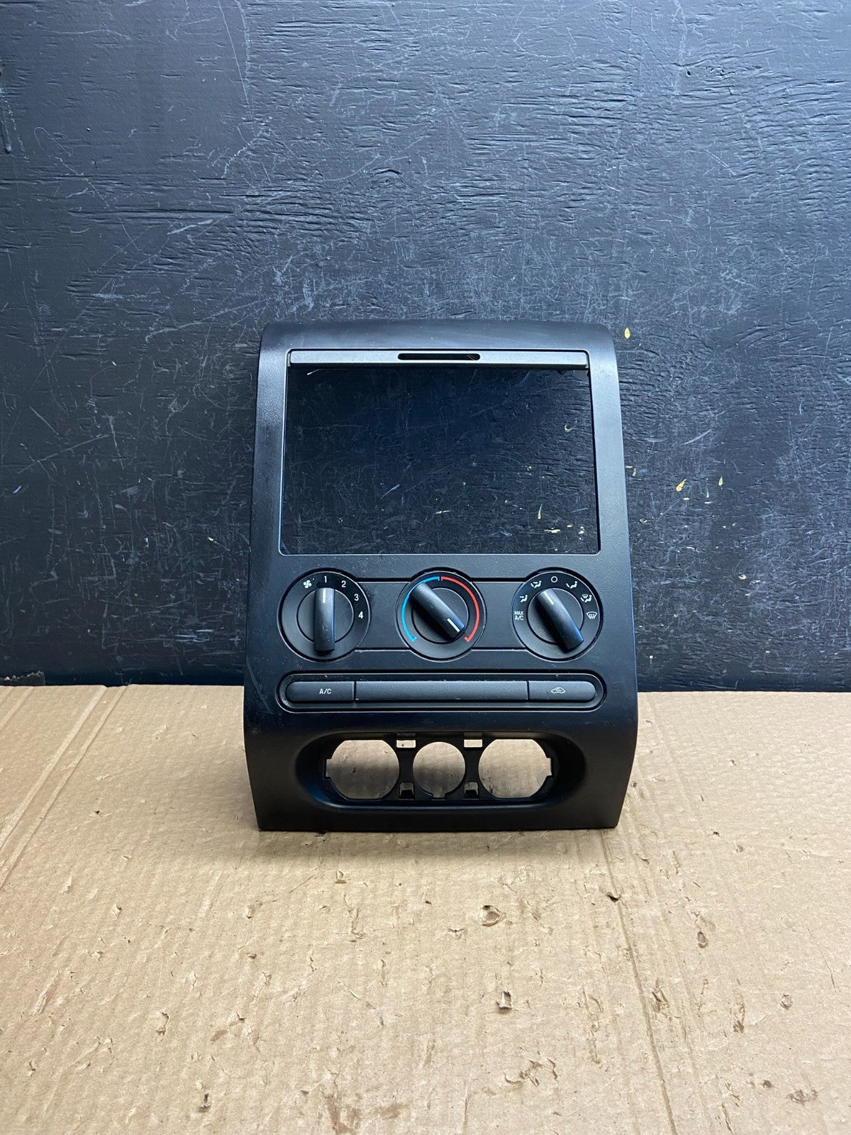 2004 to 2008 Ford F150 Radio Climate Dash Bezel Surround Black af6426 DG0
