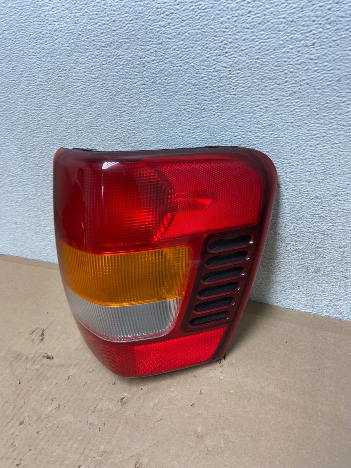 1999-2004 Jeep Grand Cherokee WJ Right Passenger Rh Tail Light AG6714 LK1