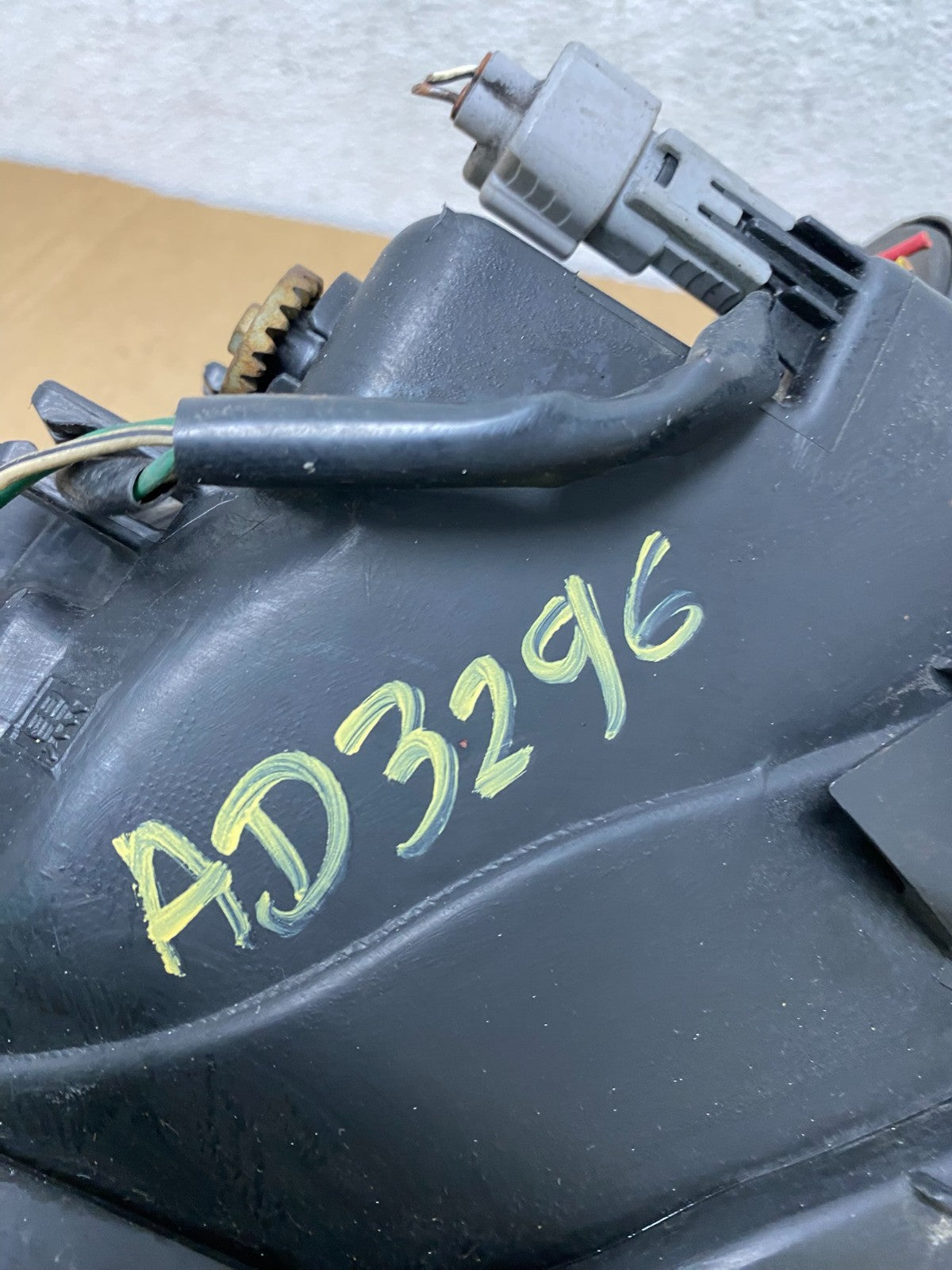 2005 2006 2007 Scion Tc Left Driver LH Side Halogen Headlight AD3296 DW10