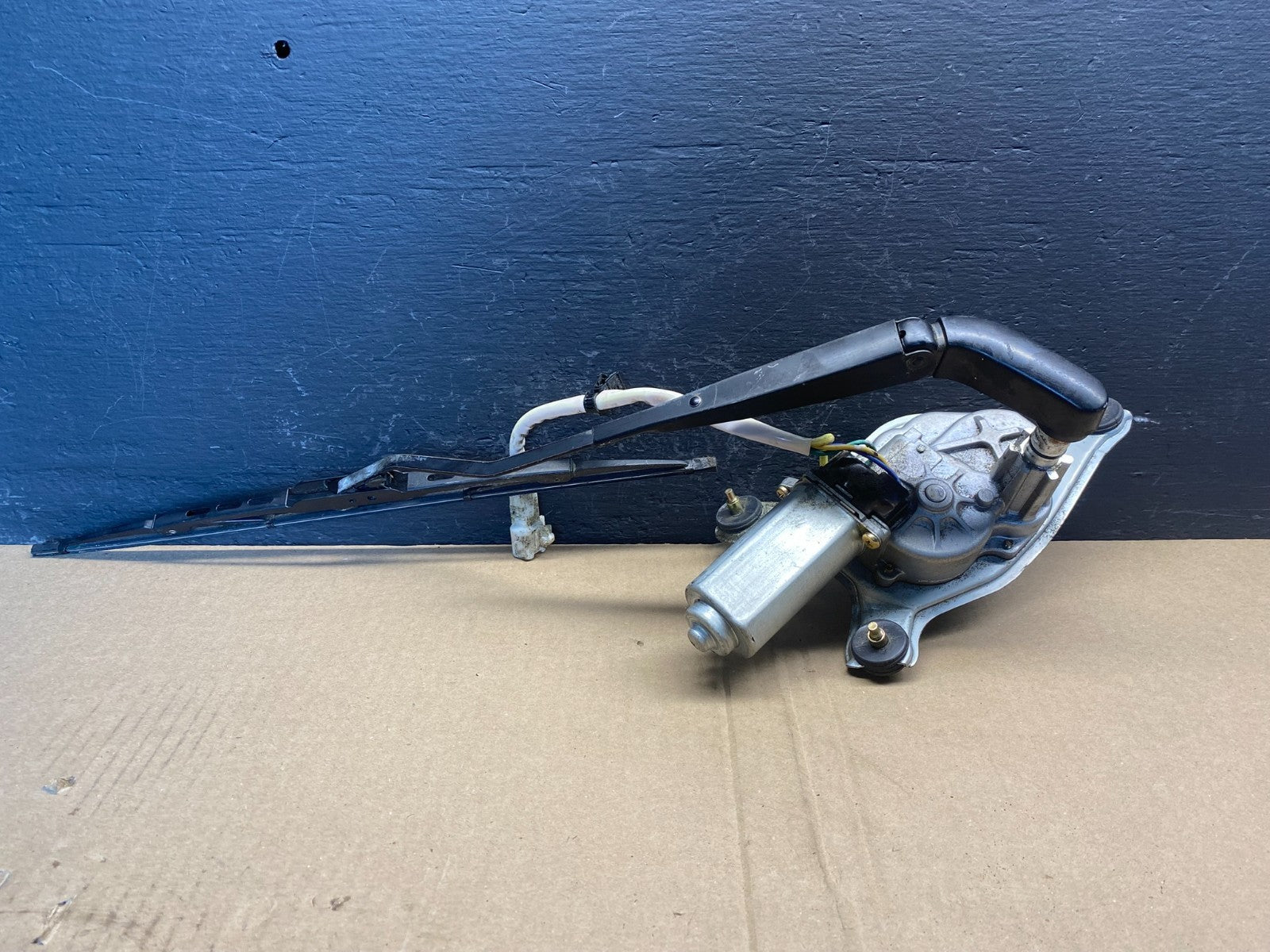1999 to 2003 Lexus RX300 Rear Liftgate Window Wiper Motor Oem AC0951 DG0