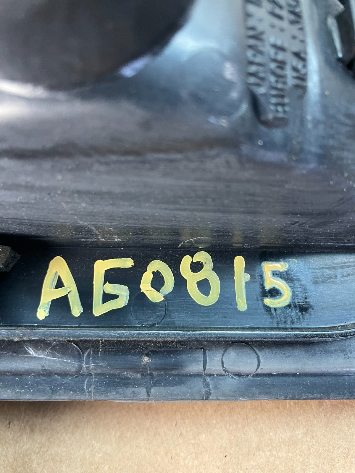 2000 to 2004 Subaru Legacy 4dr Sedan Trunk Center Tail Light Panel AG0815 DG4