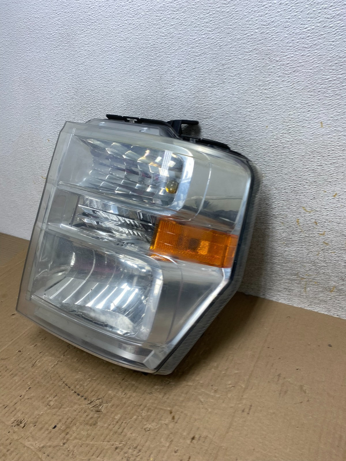 2008-2014 Ford Econoline E150 E250 E350 Left Driver LH Headlight AI1309 DW1