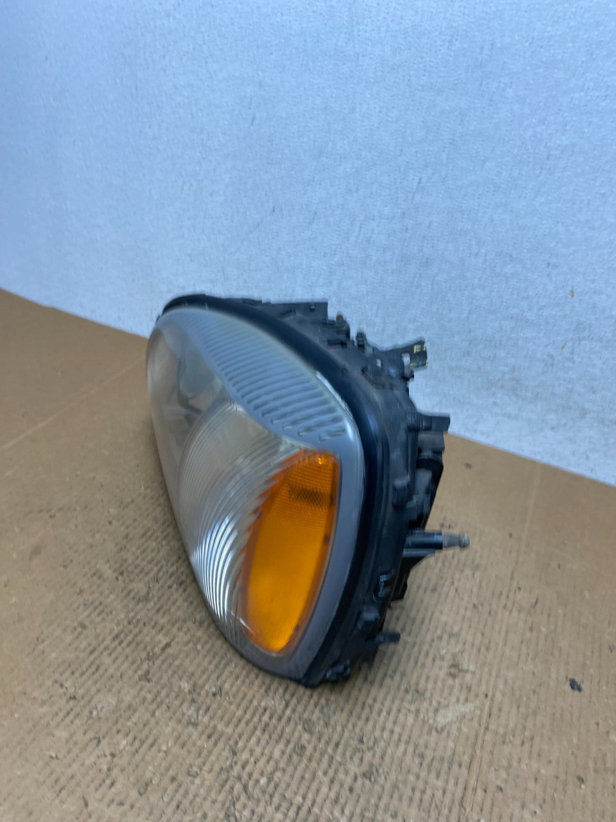 2000 to 2005 Cadillac Deville Left Driver LH Side Headlight AE2621 DW1