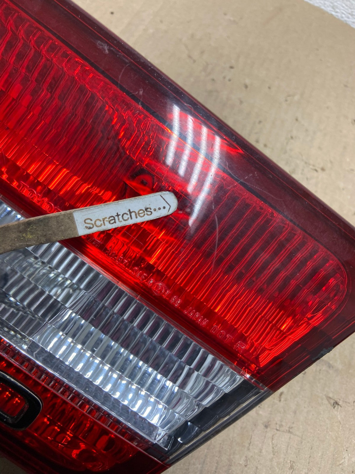 2000 2001 Lexus ES300 Inner Right Passenger RH Side Tail Light AG6988 LK3
