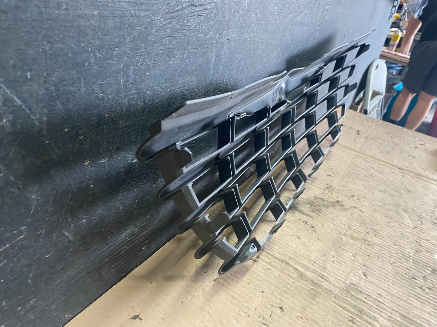 2005 to 2006 Chrysler Town & Country Front Upper Grill Grille Oem P8585 DG6