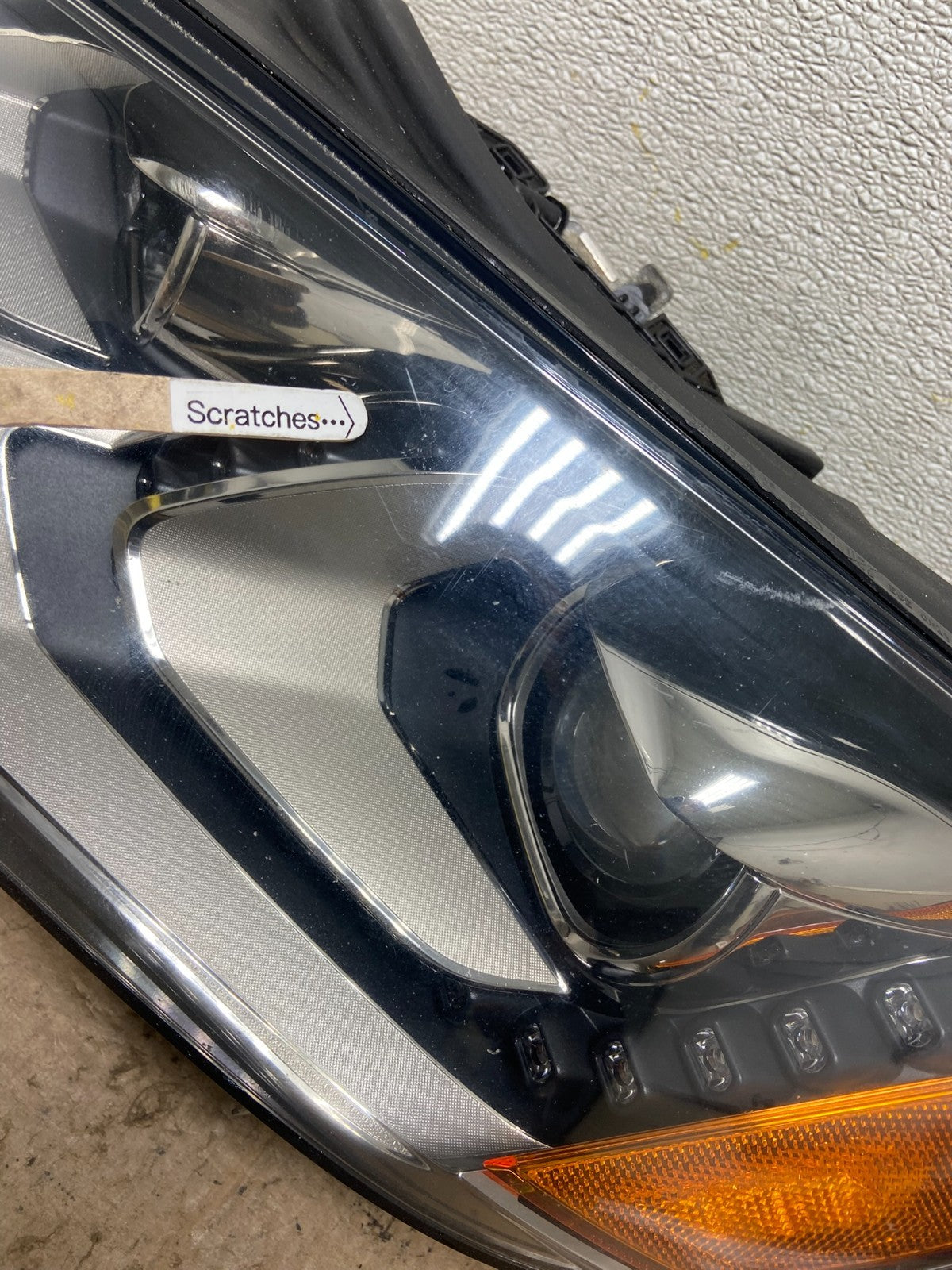 2011 - 2014 Volkswagen Touareg Left Driver LH Xenon Headlight Oem aa3852 DG3