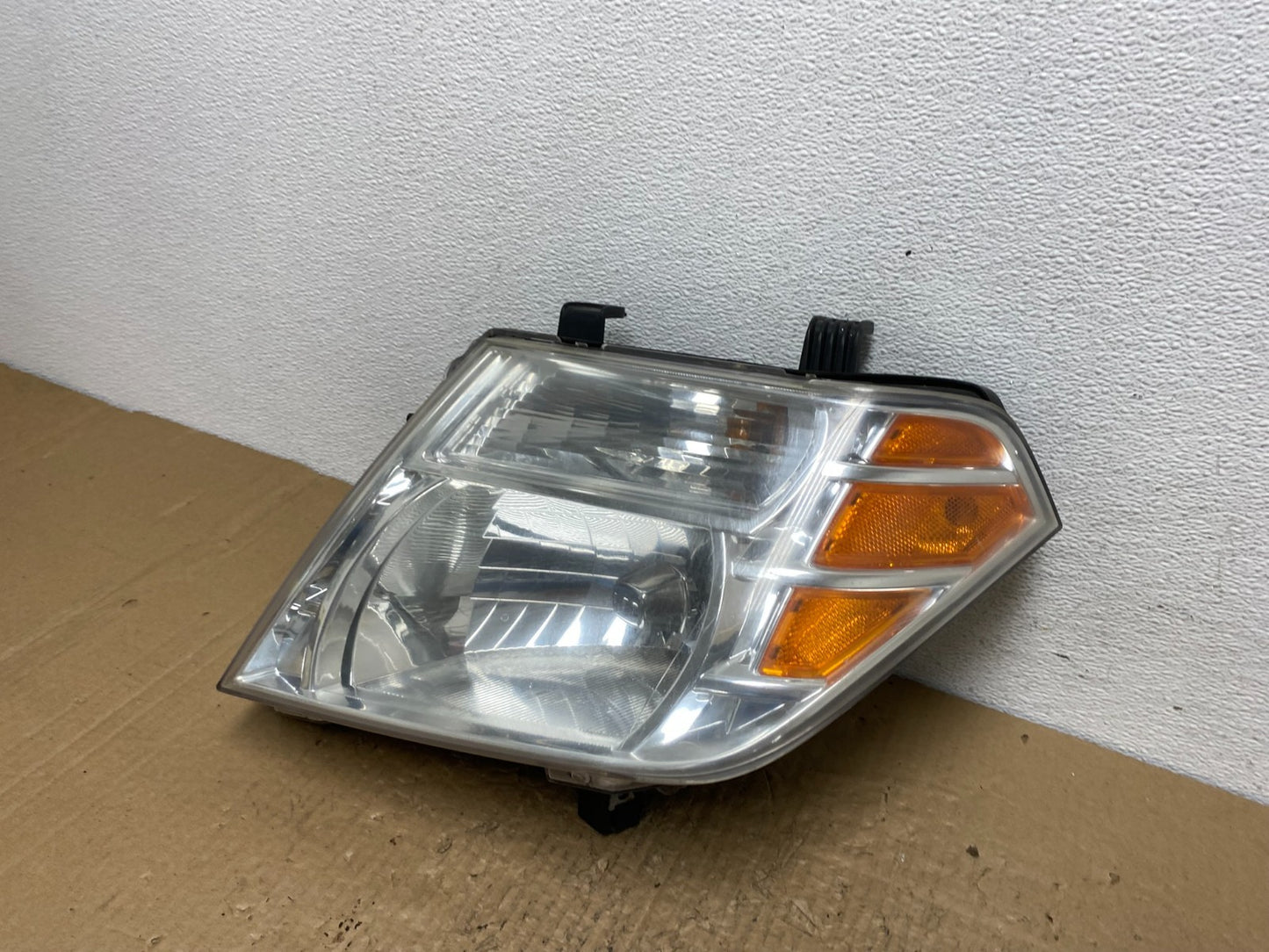 2008 to 2012 Nissan Pathfinder Halogen Headlight Left Driver Lh AC4166 DW1