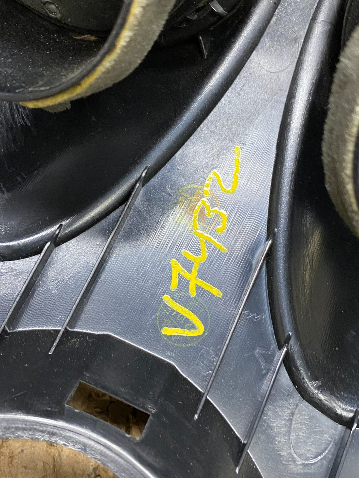 OEM 2011 2012 2013 Nissan Rogue Dash Upper Center Radio Bezel Trim v7432 DG6