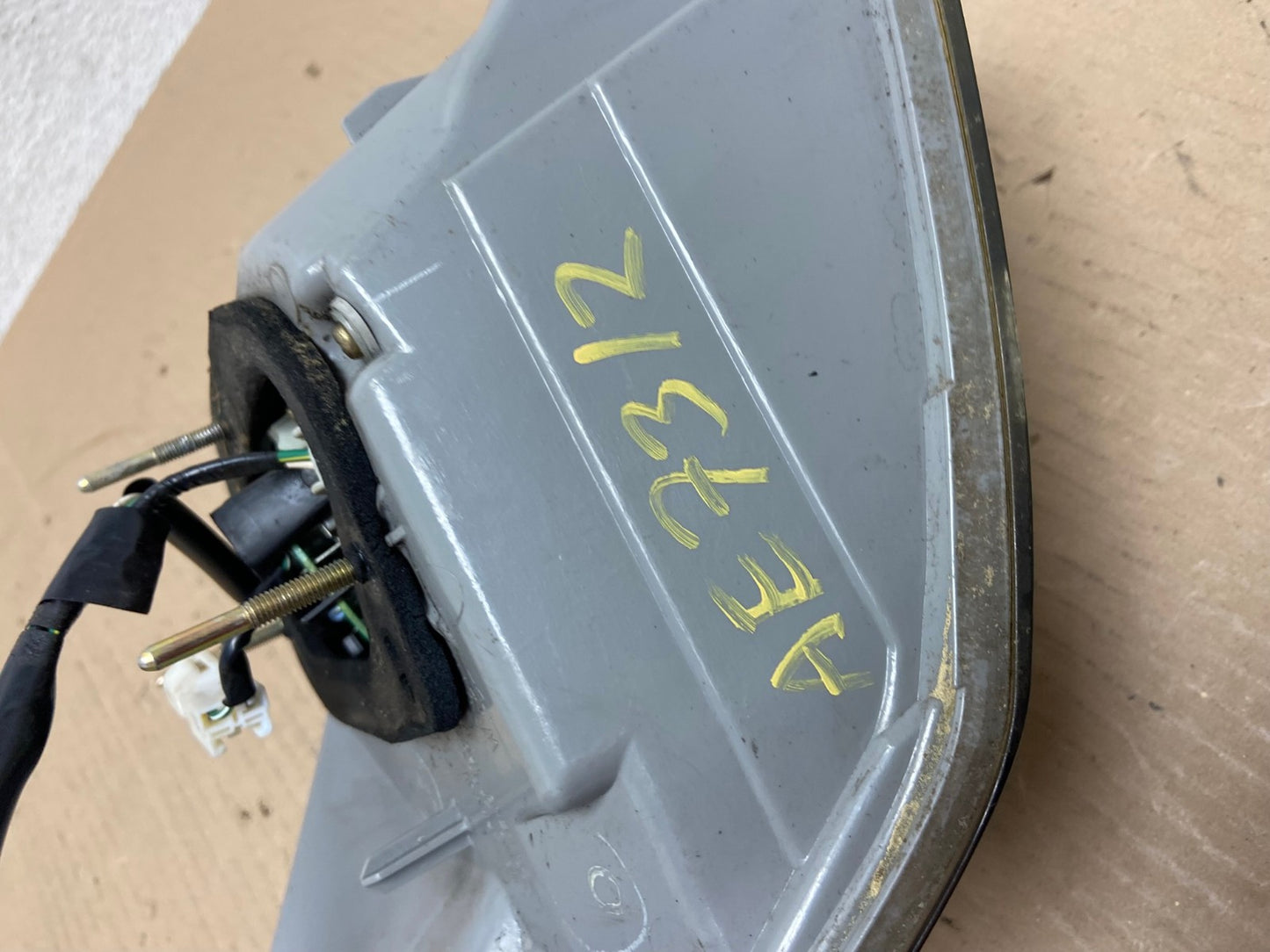 2004 to 2009 Lexus Rx350 RX330 Right Passenger Tail Light AE7312 LK6