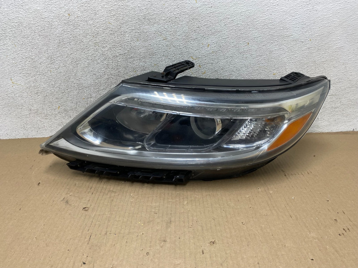 2014 to 2015 Kia Sorento Left Driver LH Side Headlight Halogen AH5751 DW0