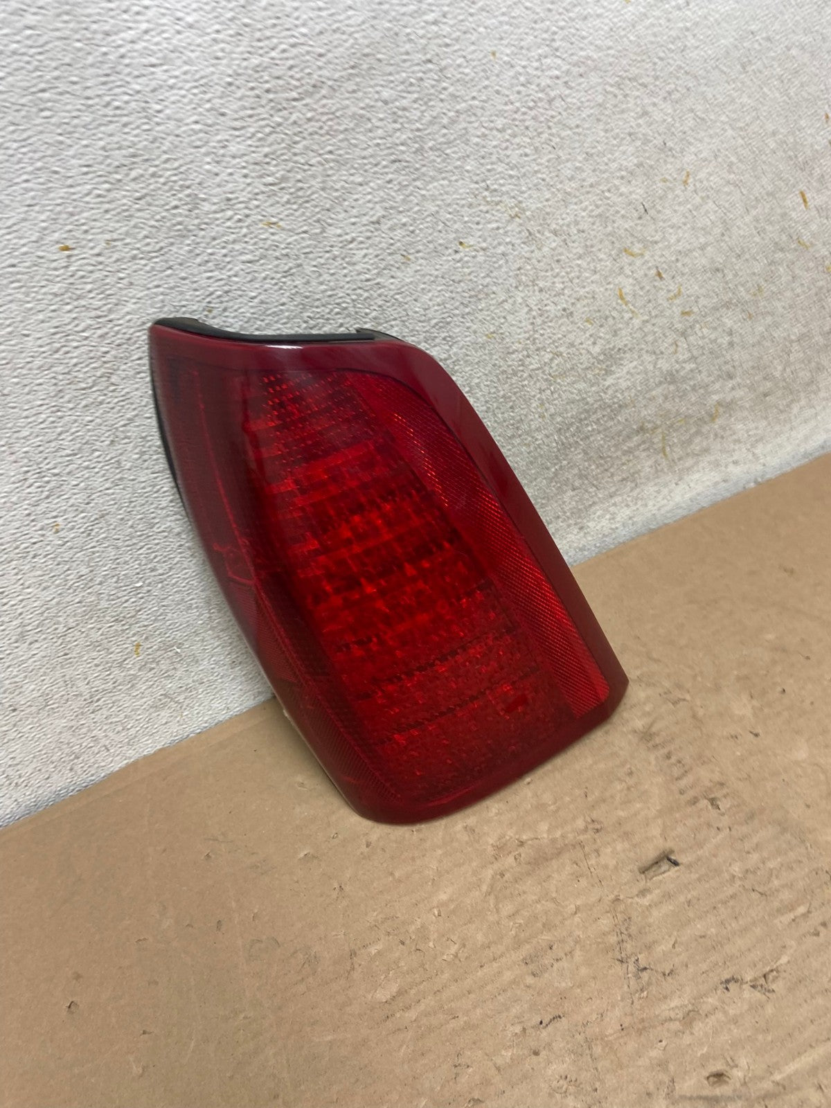 2000 to 2005 Cadillac Deville Left Driver Lh Side Tail Light AH9541 LK2