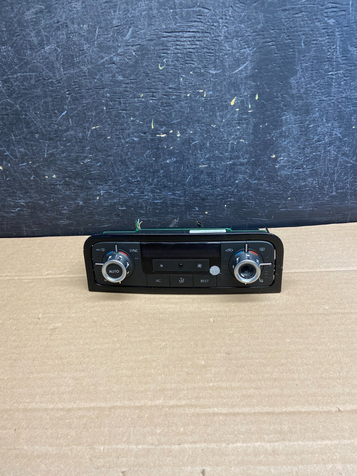 2004 to 2010 Volkswagen Touareg A/C Heated Climate Control ag5030 DG0