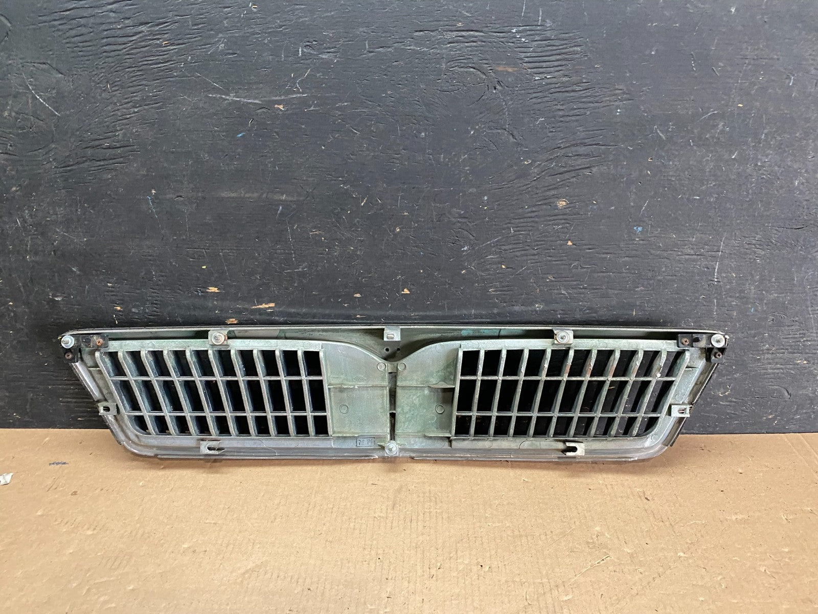 1996 to 1999 Infiniti i30 Front Upper Grill Grille OEM OEM P5920 DG4