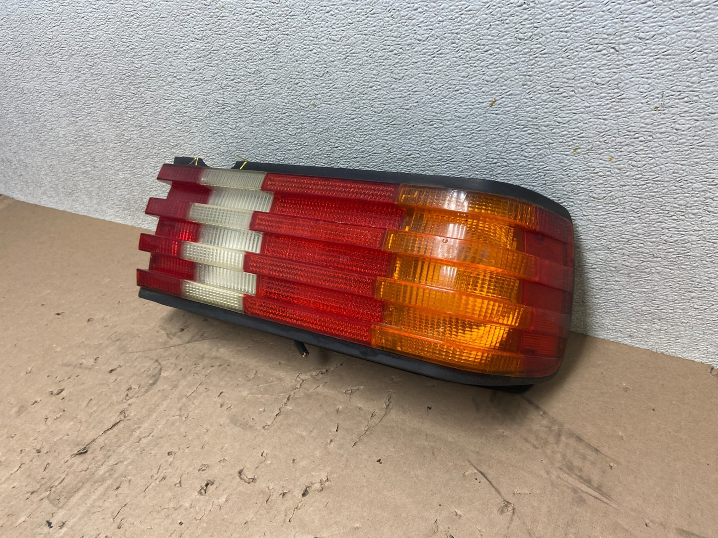 1986 to 1991 Mercedes-Benz W126 Right Passenger Side Tail Light Oem R5775 DW1