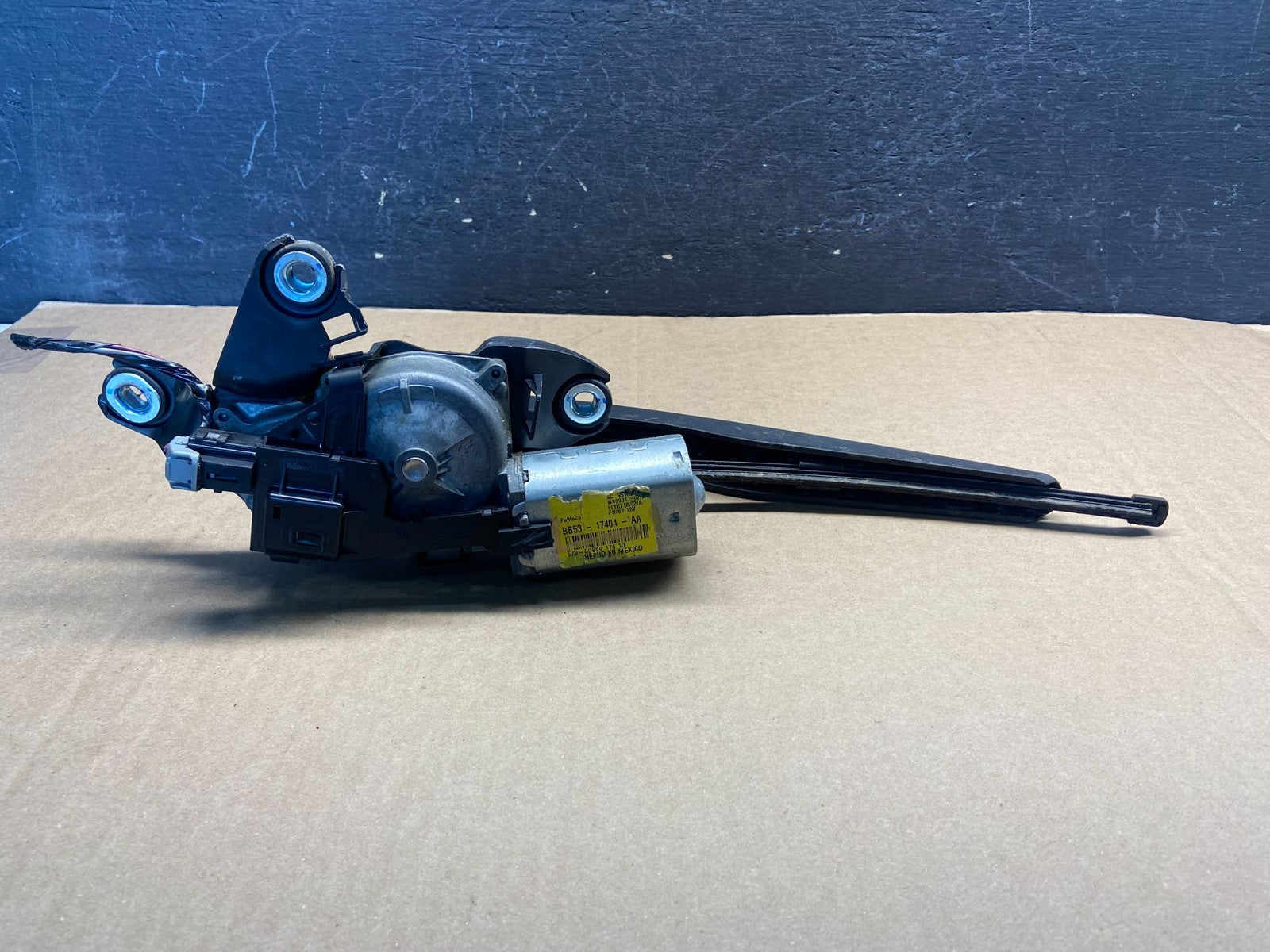 2011 to 2019 Ford Explorer Rear Windshield Wiper Motor AF9357 DG5