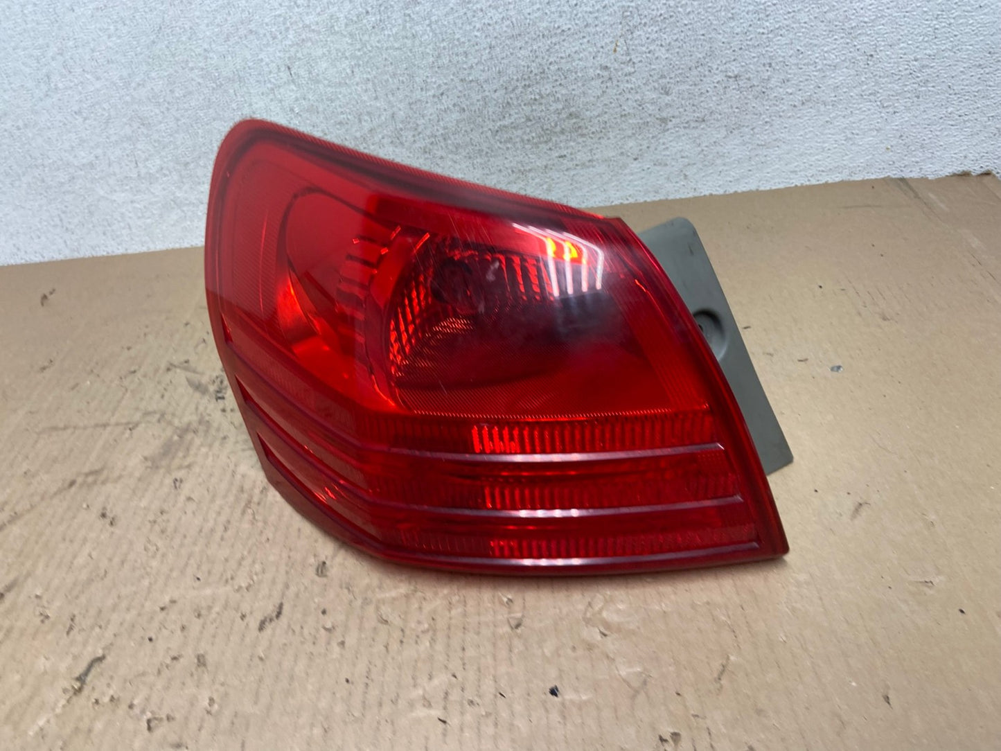 2008 to 2015 Nissan Rogue Left Driver Lh Side Tail Light AE8813 LK0