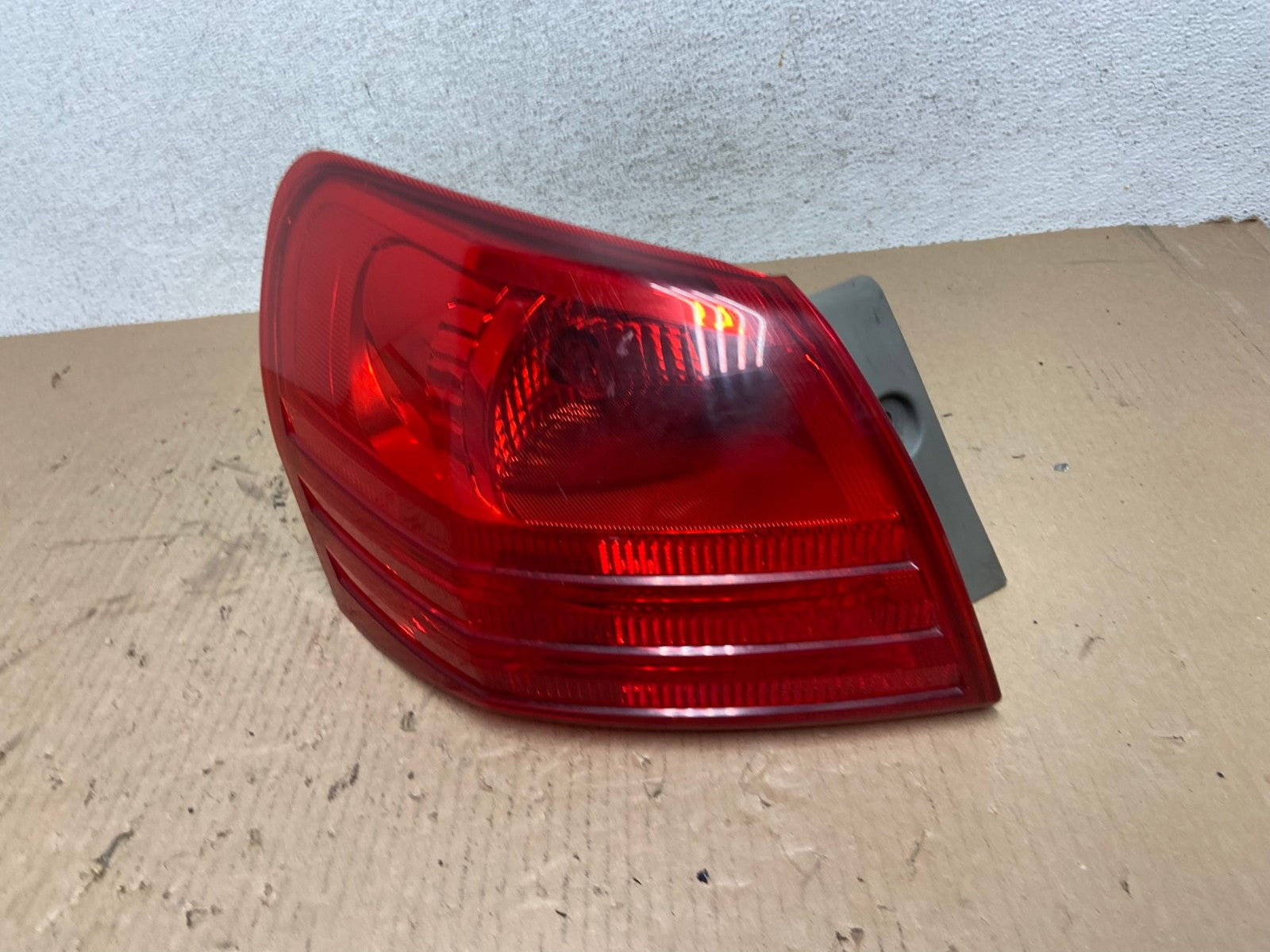 2008 to 2015 Nissan Rogue Left Driver Lh Side Tail Light AE8813 LK0