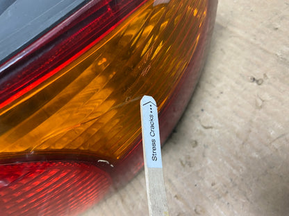 1999 2000 Hyundai Elantra Sedan Right Passenger RH Tail Light OEM AA6538 DW4