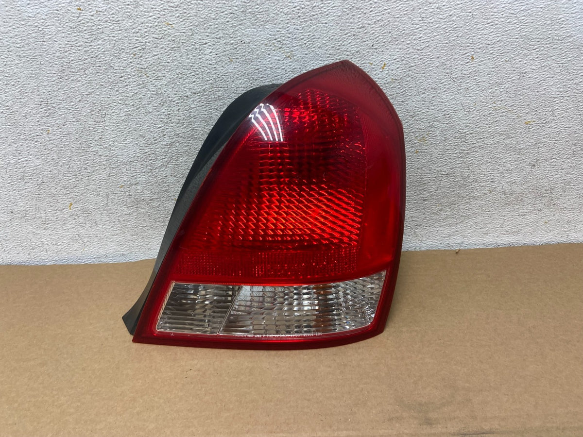 2001 2002 2003 Hyundai Elantra Right Passenger Rh Tail Side Light AH4398 DW0