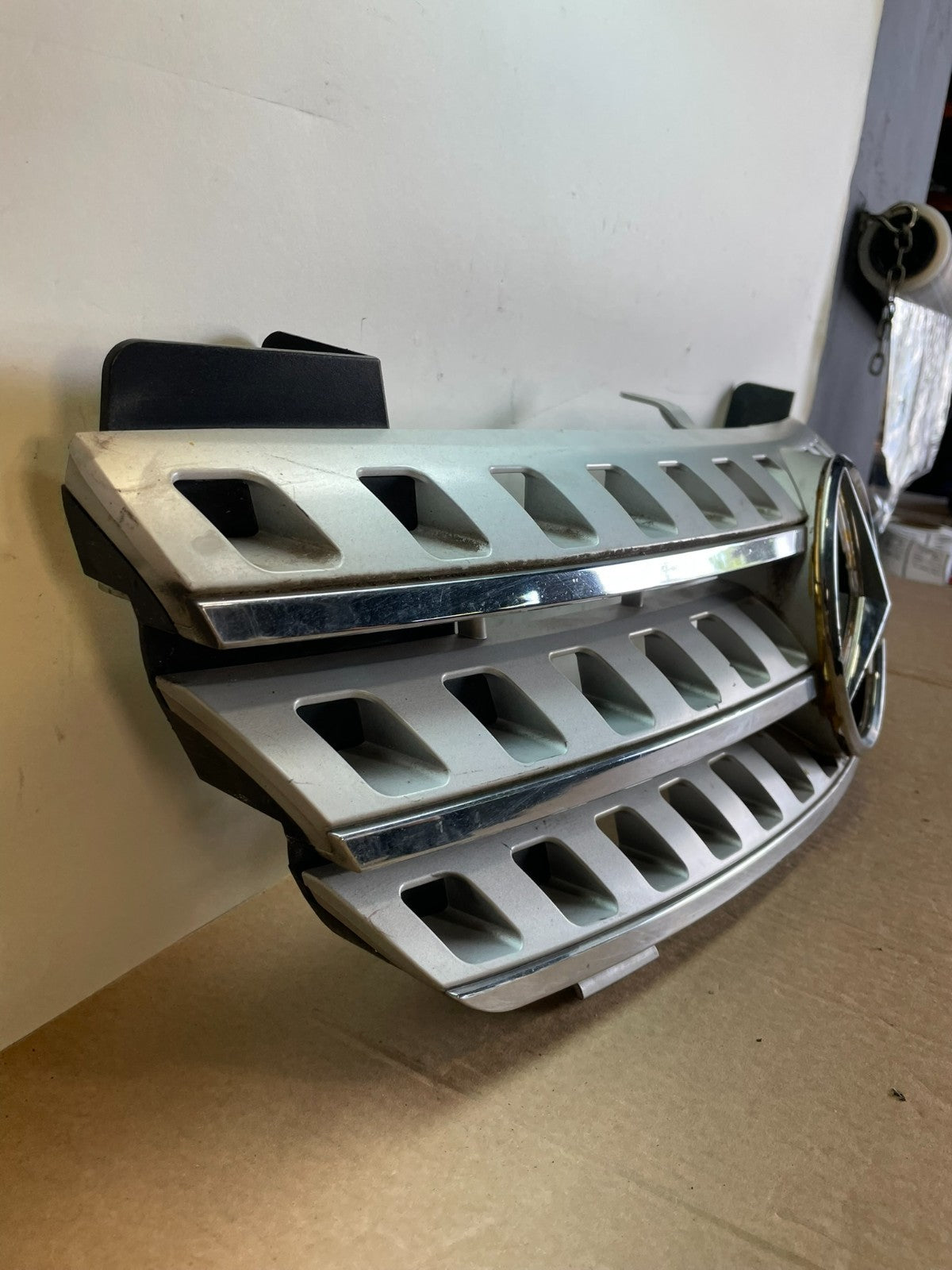 2006 to 2008 Mercedes ML-Class W164 Front Bumper Grille Grill AG2837 DW2