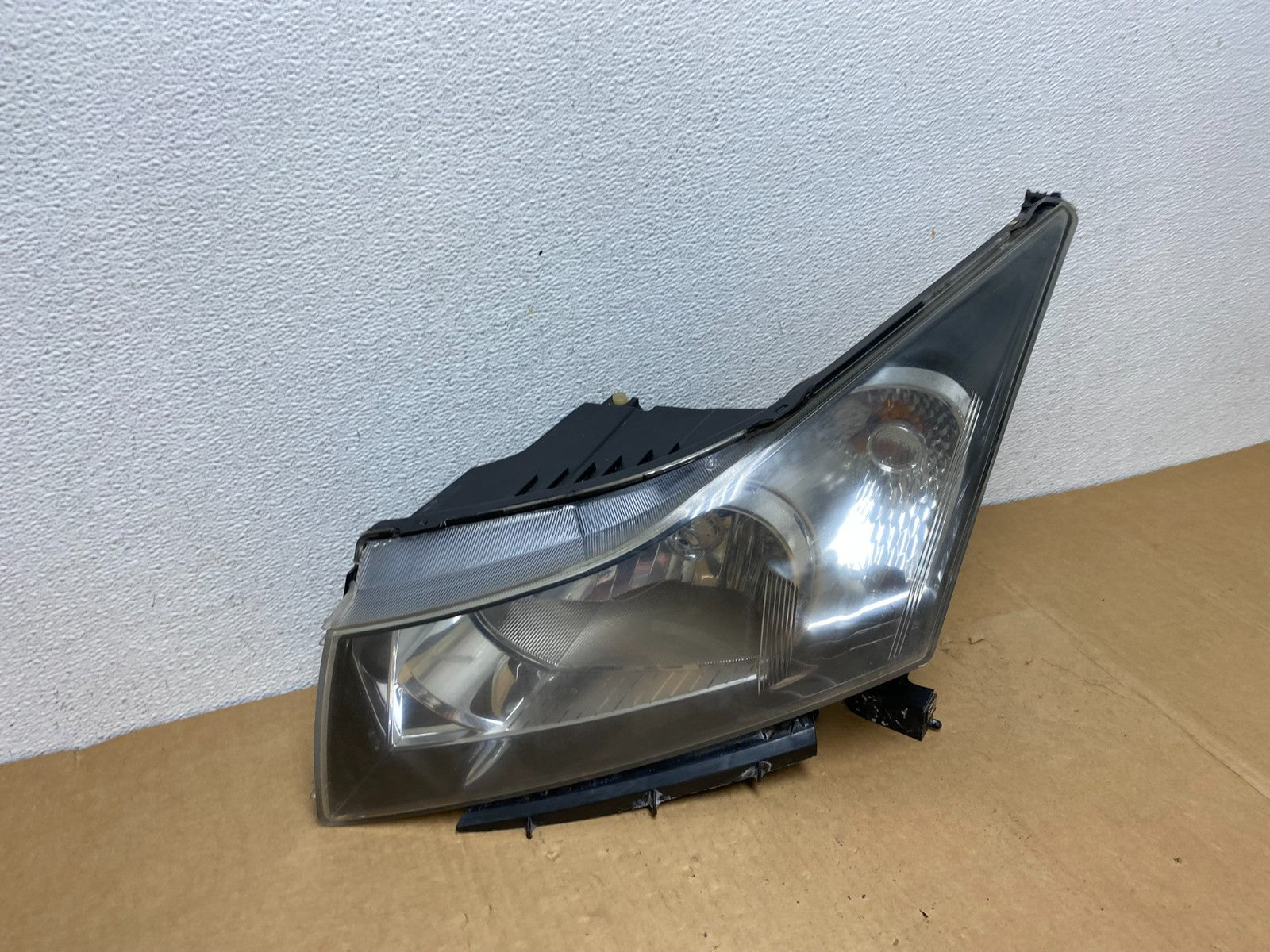 2011 to 2015 Chevrolet Cruze Halogen Left Driver LH Side Headlight AC8423 DW2