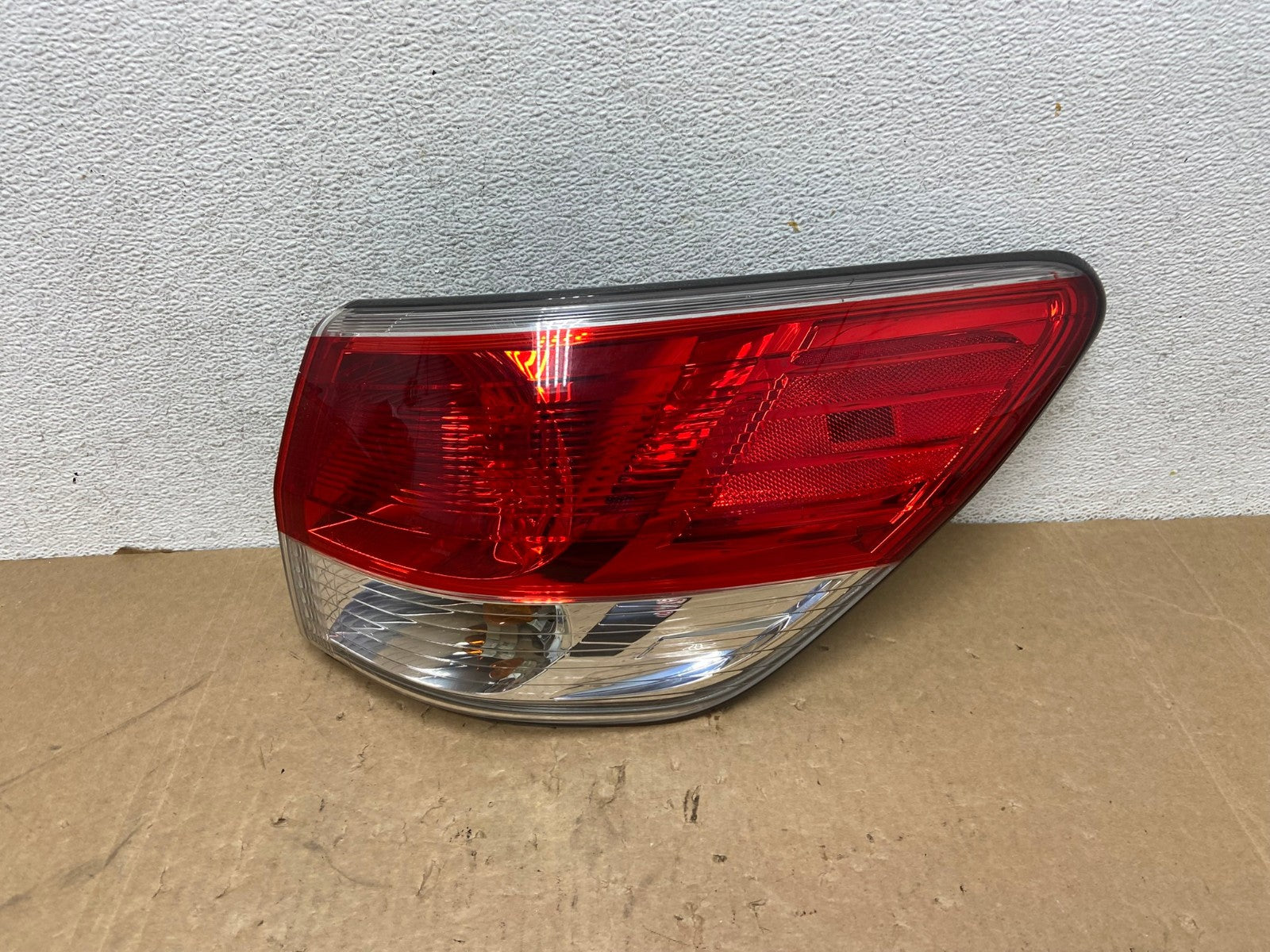 2013 to 2016 Nissan Pathfinder Passenger Right Side Tail Light AG1102 LK0