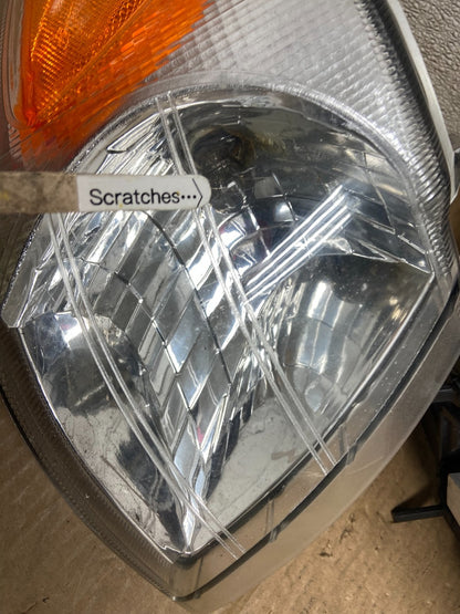 1997-2005 Pontiac Montana / Venture Left+Right Set Headlight Turn Sgn AA6501 DG3