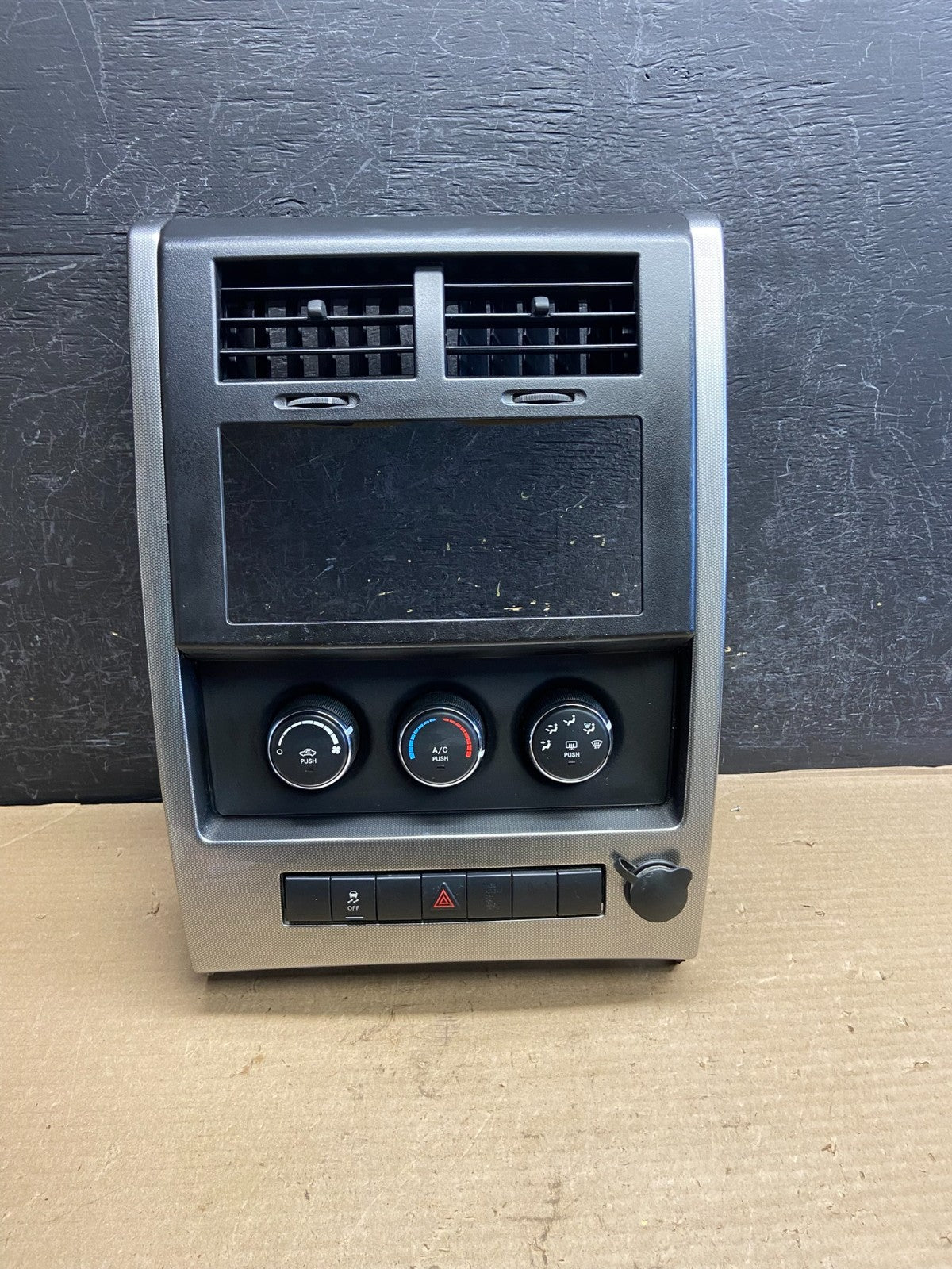 2008 to 2012 Jeep Liberty Dash Climate Temperature Control Radio Bezel AH3704 DG0