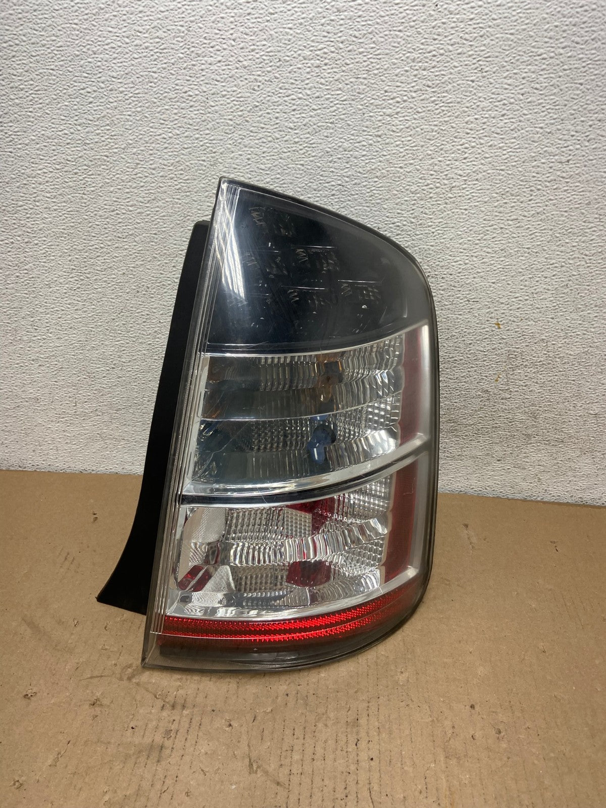 2004 - 2005 Toyota Prius Right Passenger Side Rh Tail Light DEPO AF3142 LK0