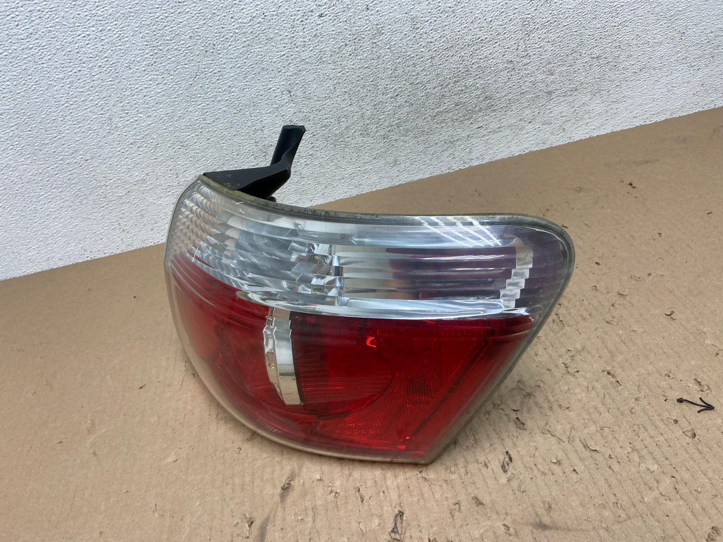 2007 to 2012 GMC Acadia Halogen Tail Light Right Passenger RH Side AE8839 LK1