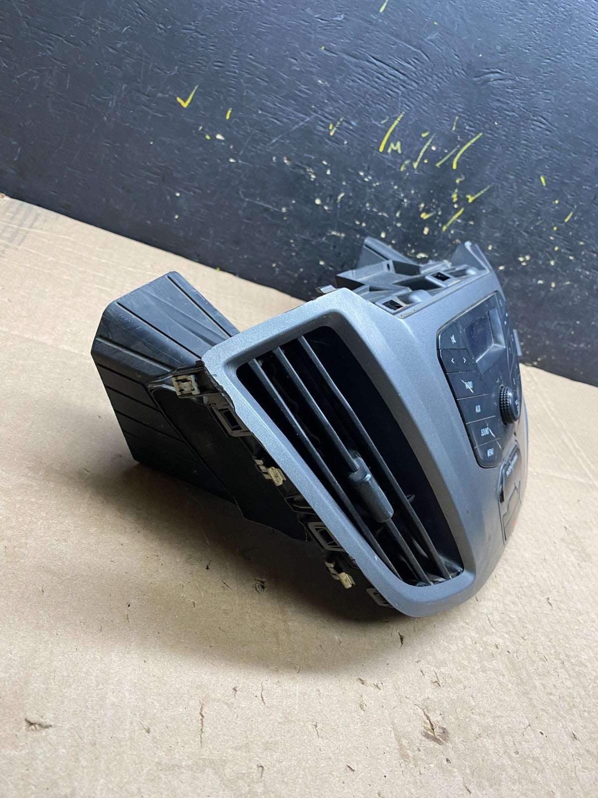2016 to 2019 Ford Transit Radio Audio Control Bezel Air Vent Z0109 DG3