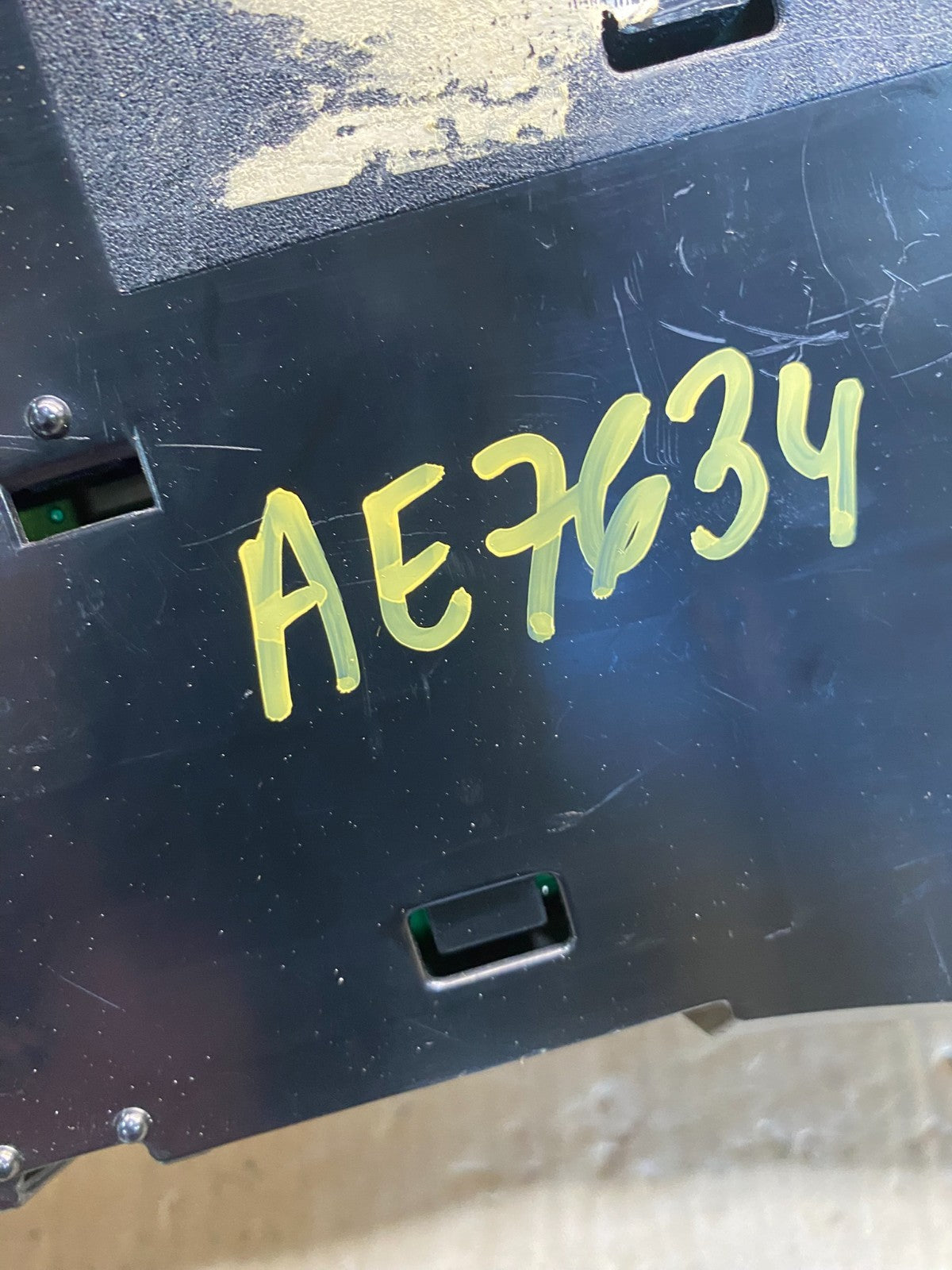 2003 to 2006 Cadillac Escalade Instrument Speedometer Cluster Gauge AE76346