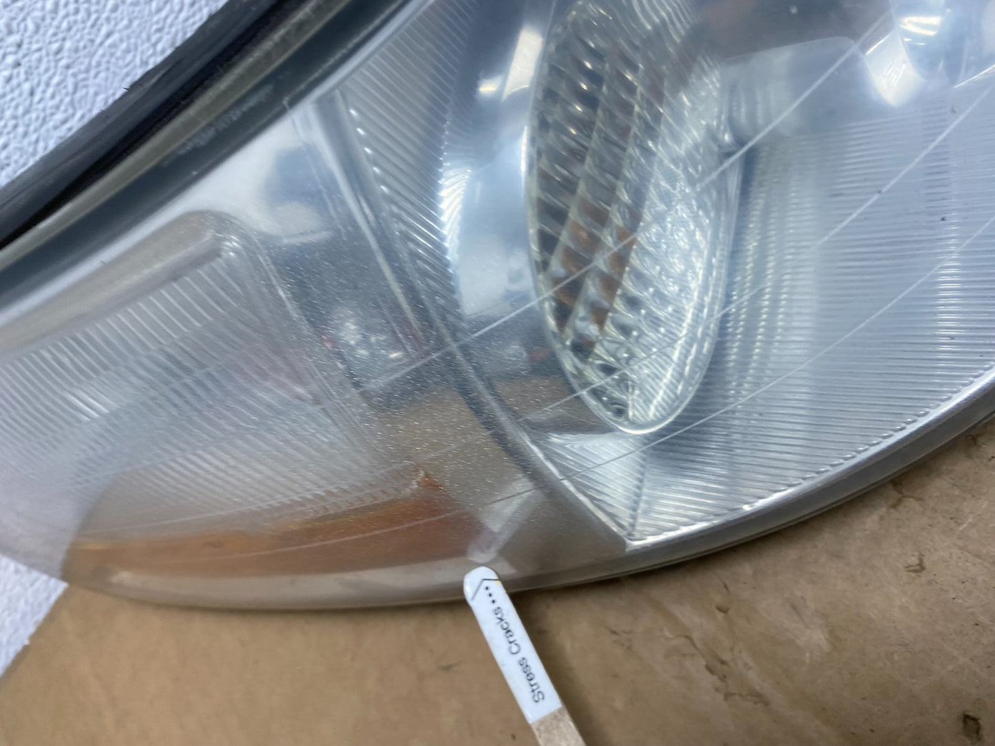 2005 to 2011 Lincoln Town Car Right Passenger Rh Side Headlight AD2395 DW3