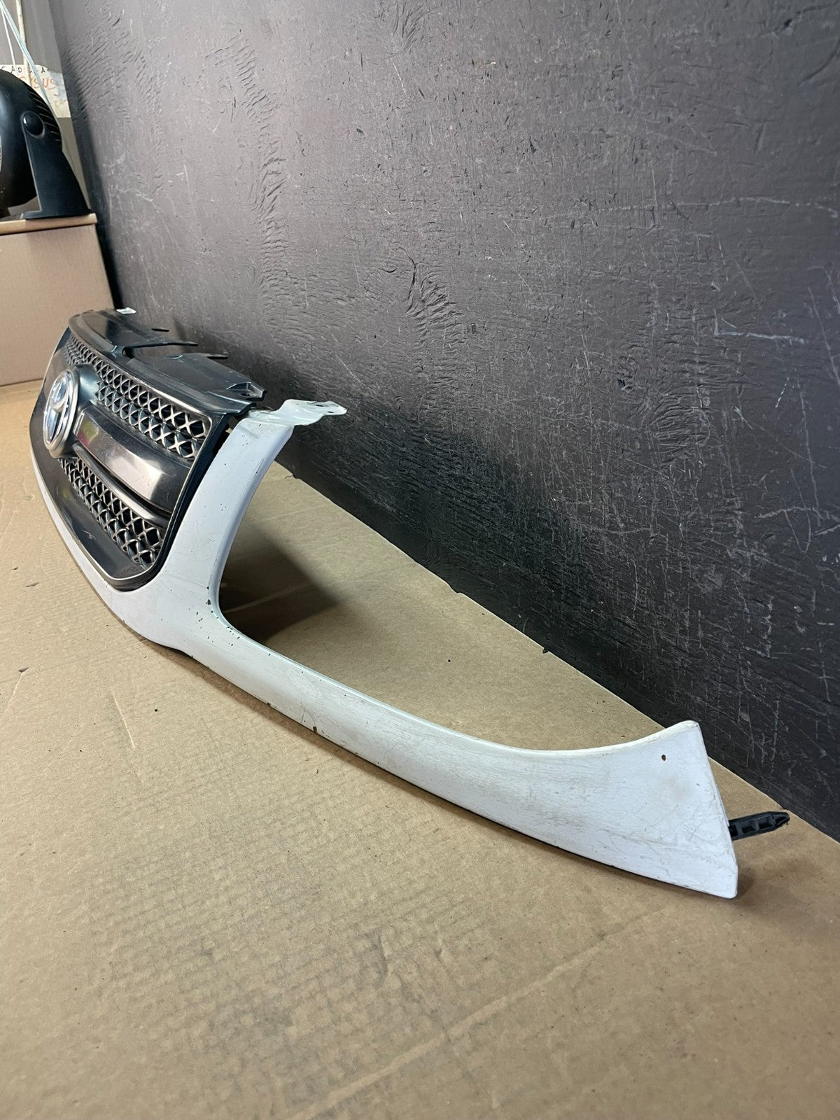 2004 2005 Toyota RAV4 Front Upper Grill Grille af5284 DG1
