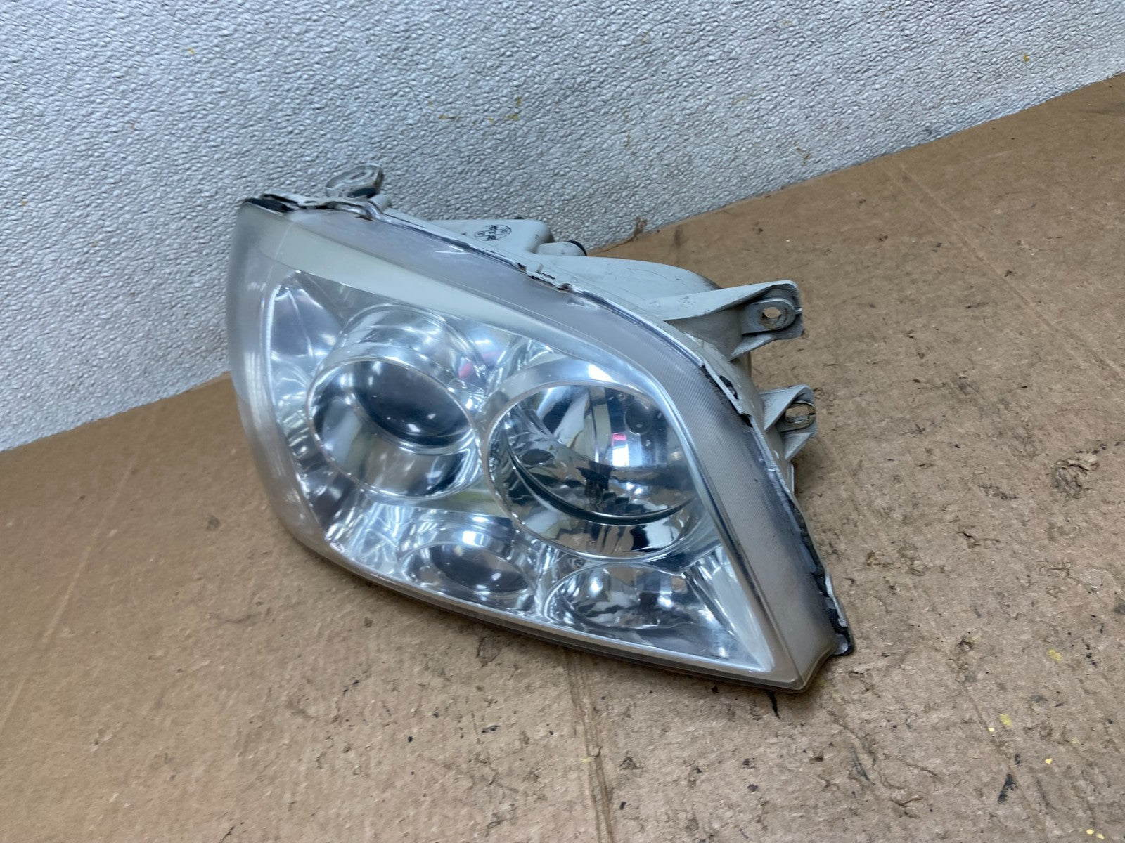 2004 2005 Hyundai XG350 XG Right Passenger RH Headlight Halogen AA5084 DW1