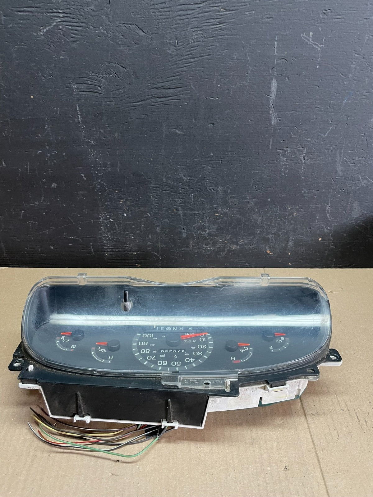 1999 to 2000 Ford E150 E250 E350 VAN Gauge Speedometer Cluster AB78323