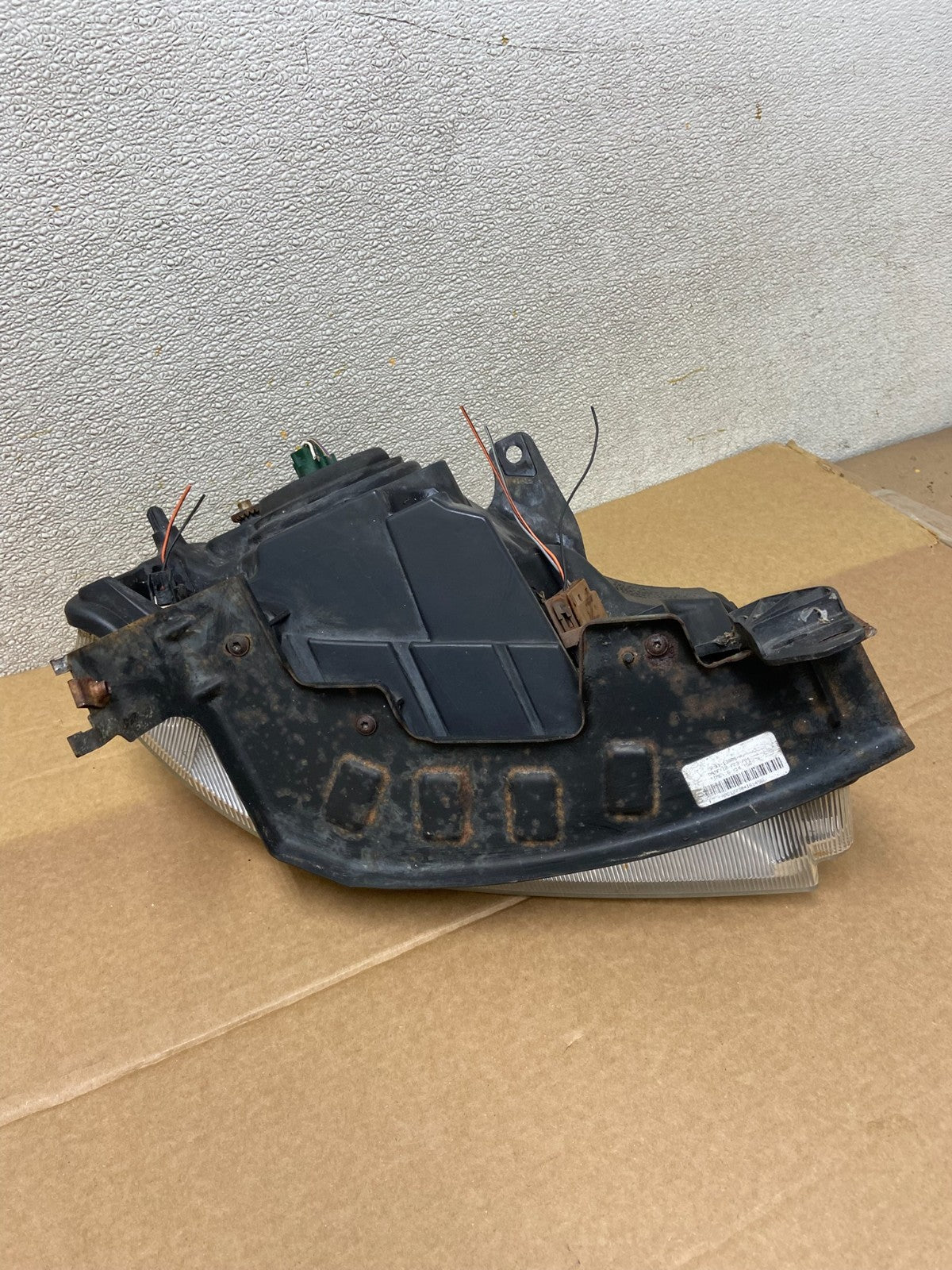 2005 - 2007 Ford Freestyle Left Driver LH Side Halogen Headlight AB2558 DW5