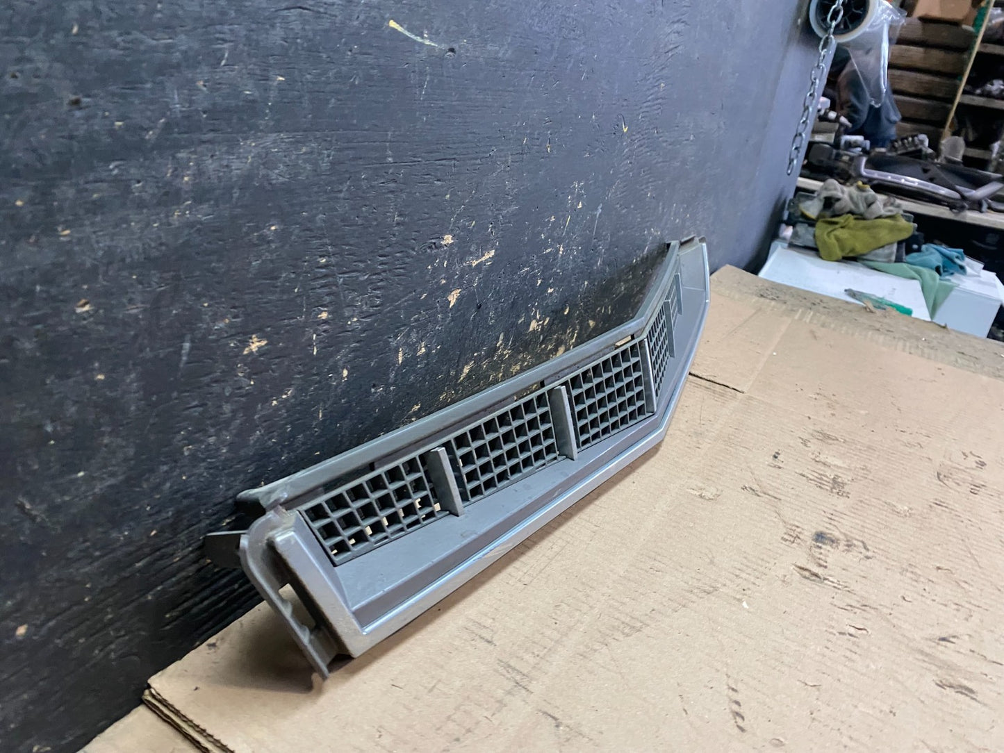 2008 to 2011 Cadillac Cts front Lower Grill Grille W2549 DG2
