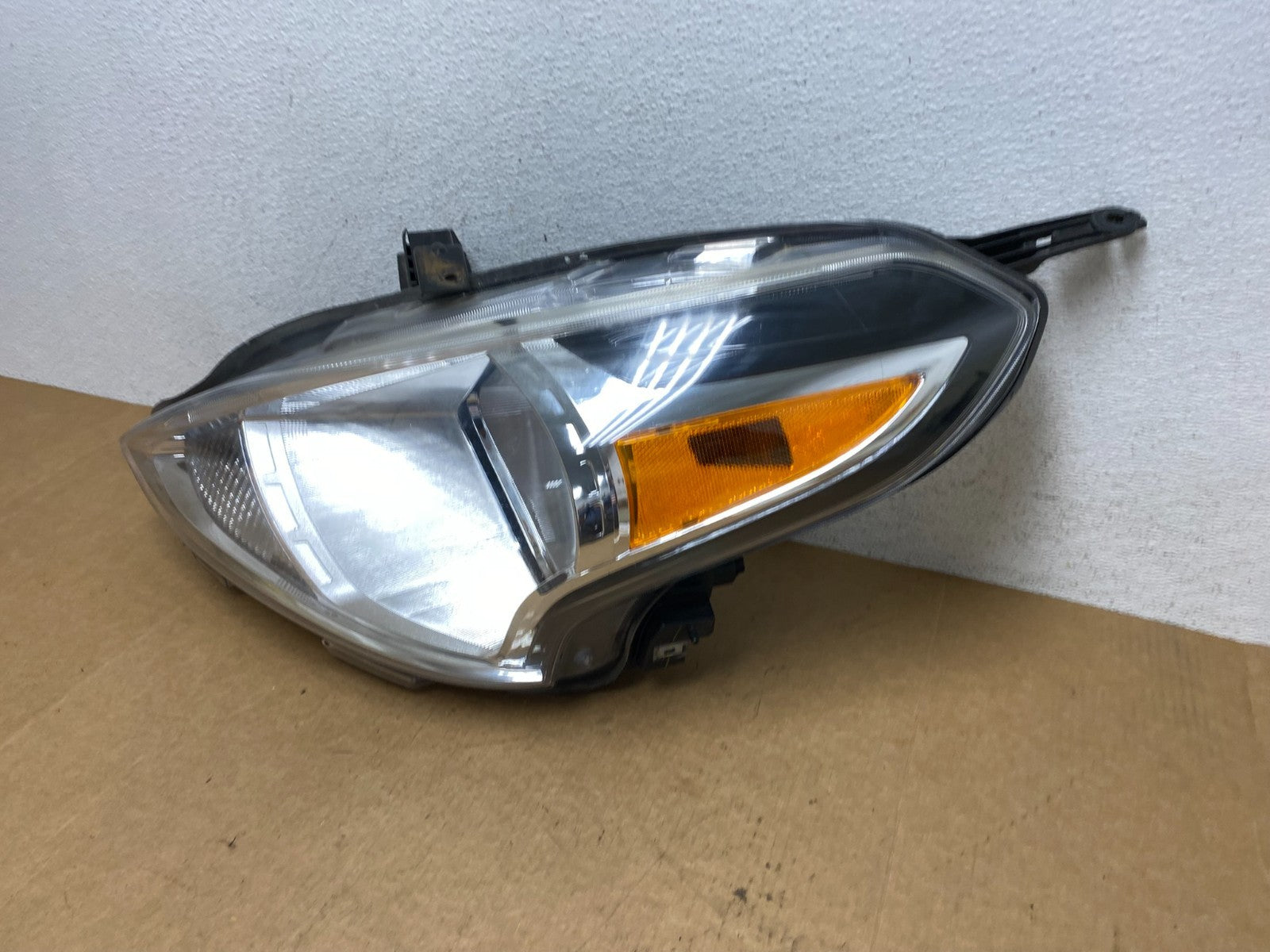 2015 to 2019 Nissan Versa Headlight Left Driver Lh Side AE3031 DW1