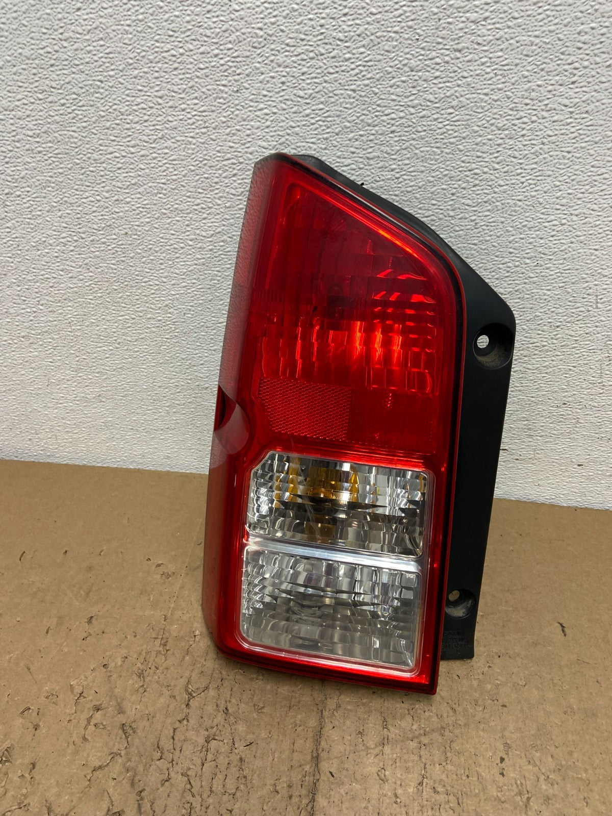 2005 to 2012 Nissan Pathfinder Tail light Left Driver Lh Side AC7383 DW0
