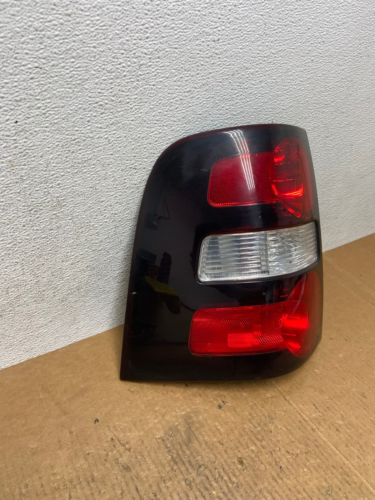 2006 to 2010 Ford Explorer Left Driver Lh Side Tail light AE2649 LK2