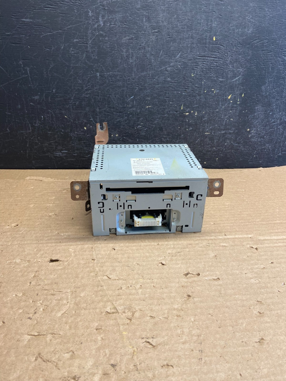 2006-2011 Mitsubishi Endeavor AM/FM/CD/MP3 Radio Head Unit Receiver af2673 DG0