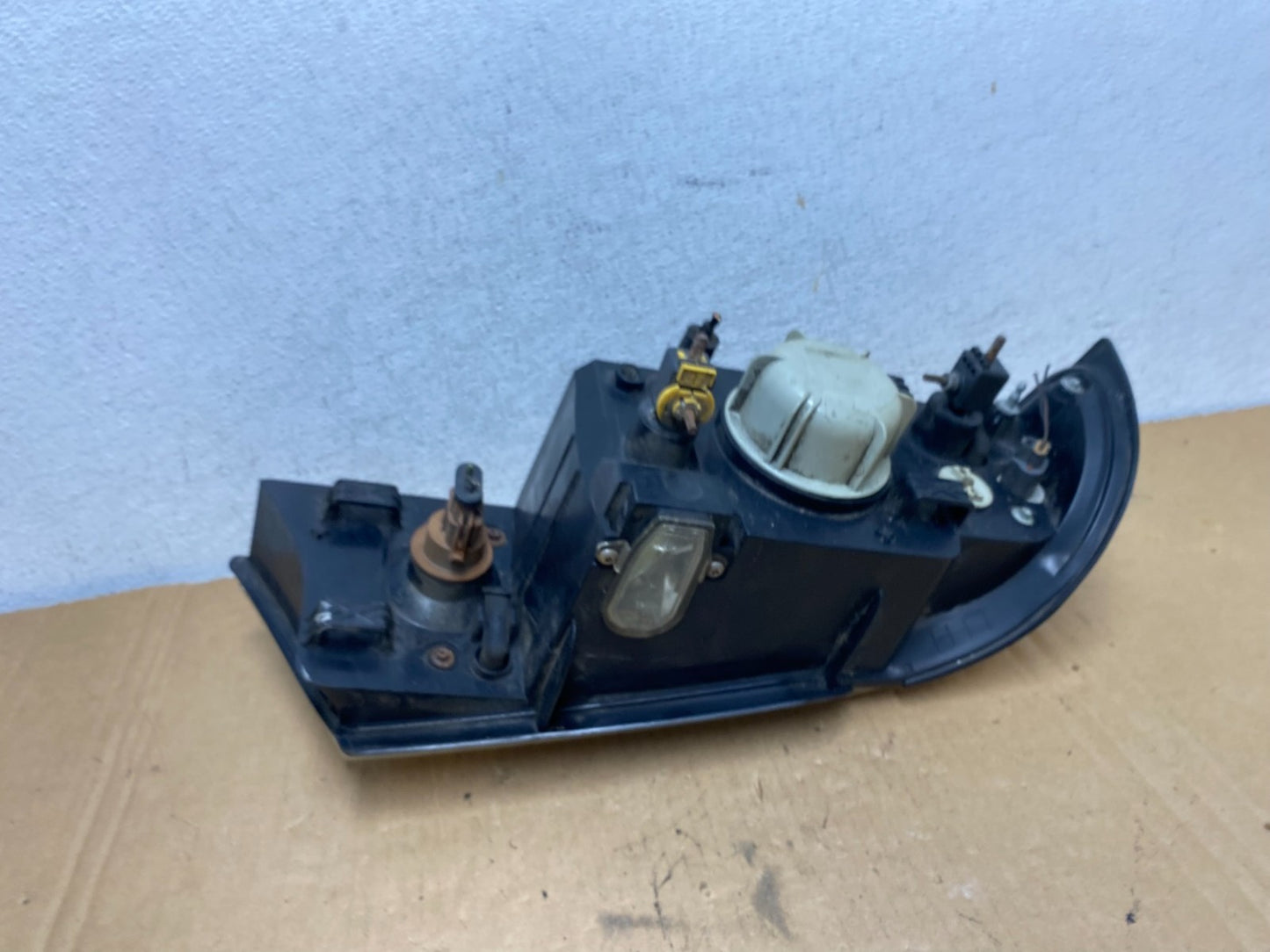 1998 to 2002 Lincoln Navigator Left Driver Lh Halogen Headlight AD2769 DW4