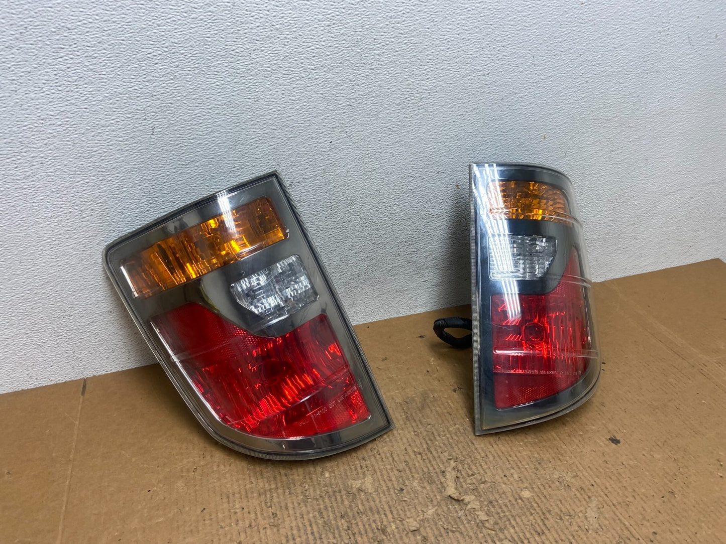2006 to 2008 Honda Ridgeline Left+Right Side Tail Lights AE2831 DW2