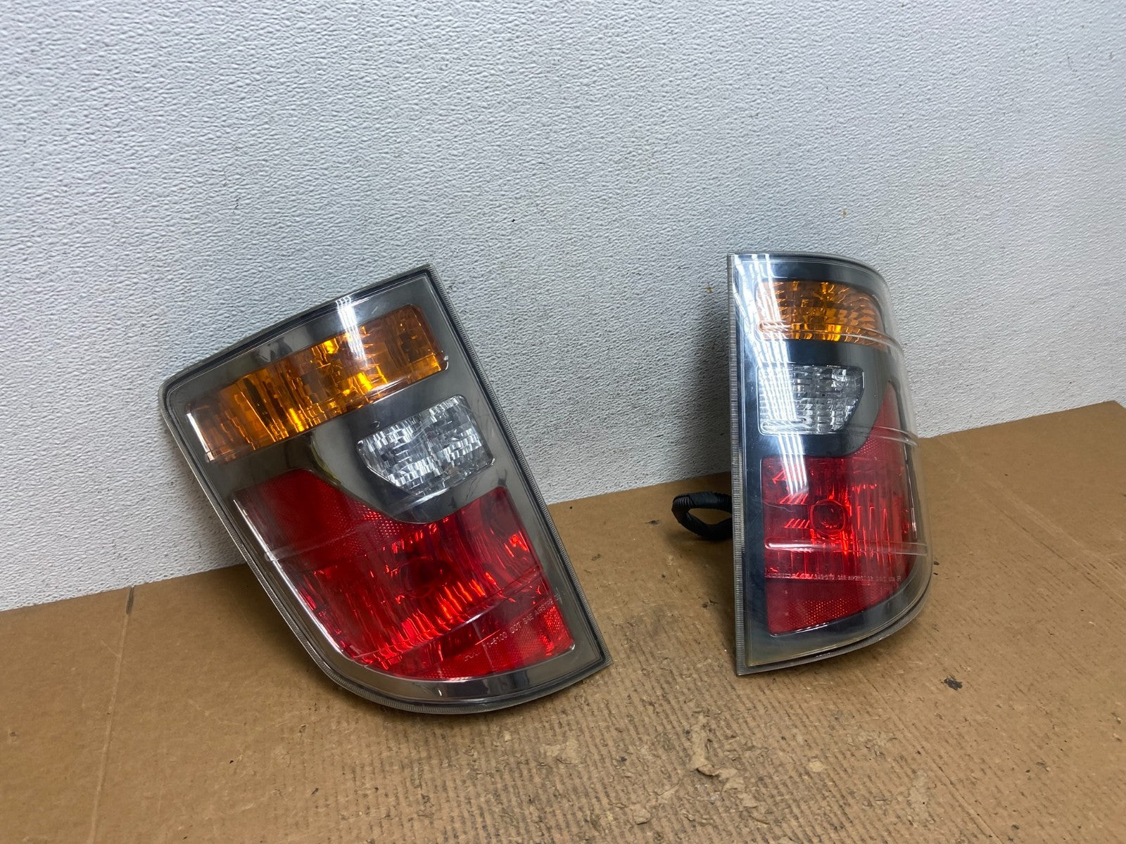 2006 to 2008 Honda Ridgeline Left+Right Side Tail Lights AE2831 DW2