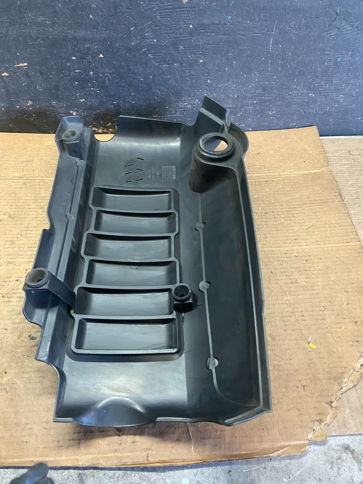 2007 to 2008 GMC Acadia 3.6L VVT Engine Cover Shield OEM Q8555 DG7