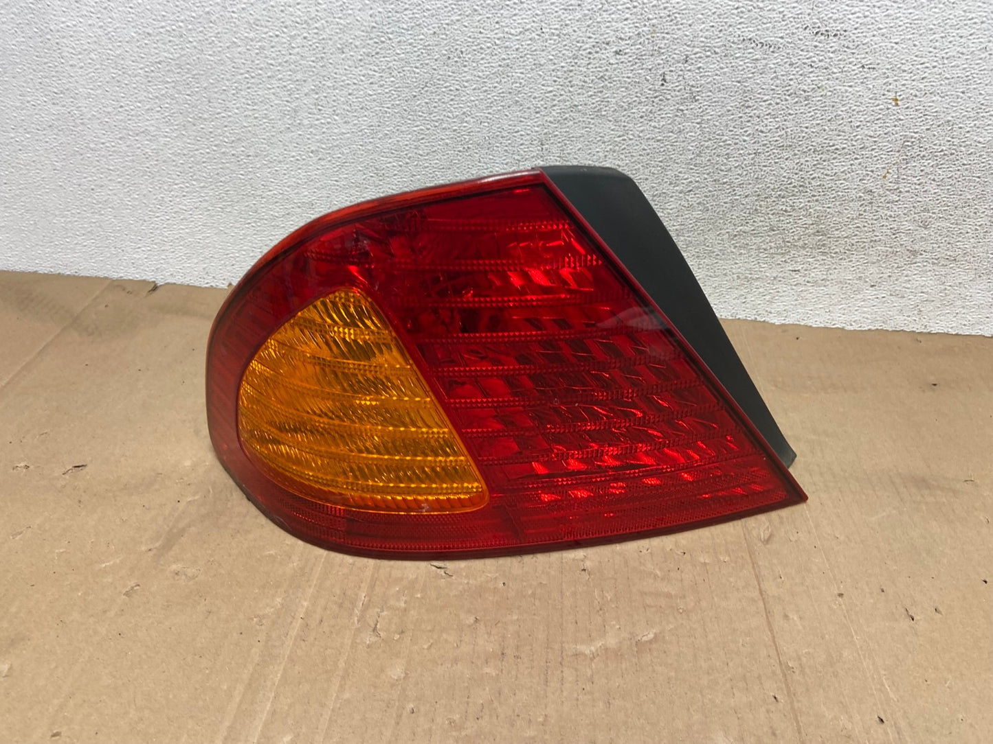 2000 2001 2002 Toyota Avalon Left Driver Side Tail Light AE9140 LK0
