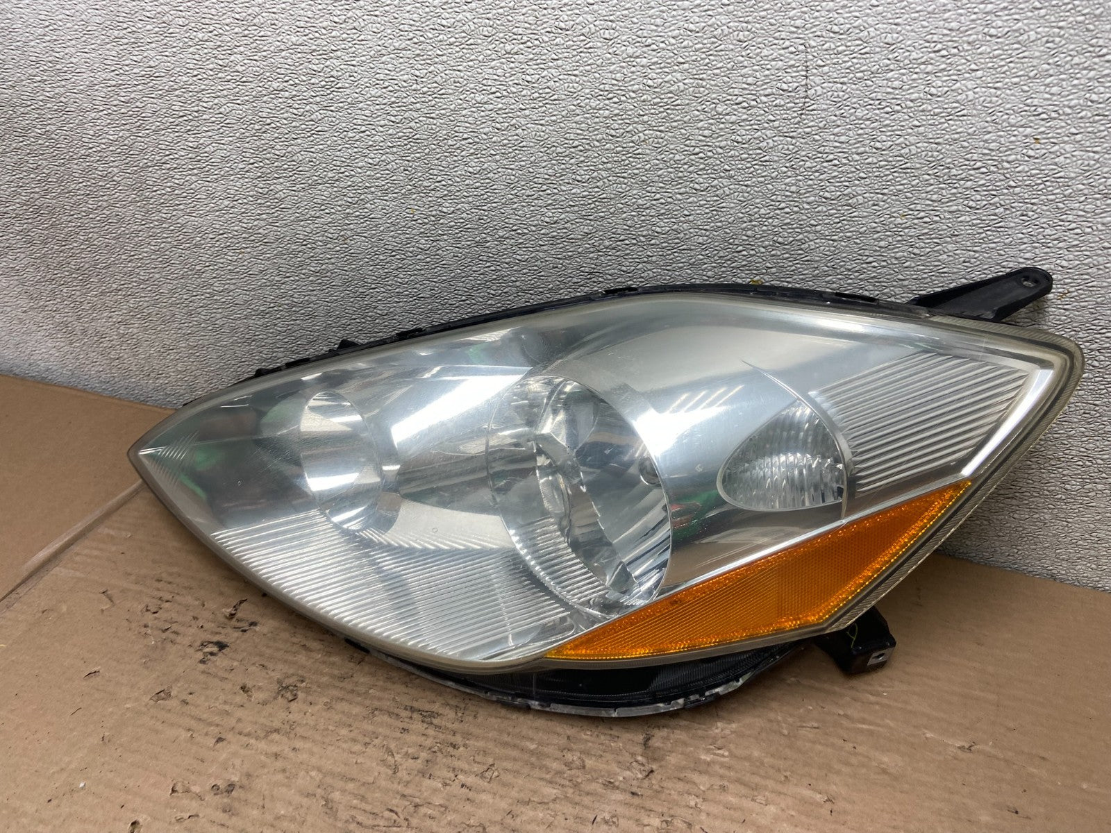 2006 to 2010 Toyota Sienna Left Driver Lh Side Headlight Halogen AA9516 DW1