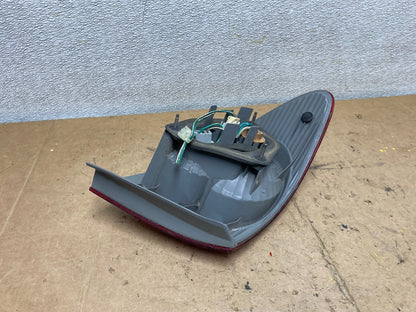 2003 to 2005 Toyota Corolla Right Passenger RH Side Tail Light Oem X7111 PS3